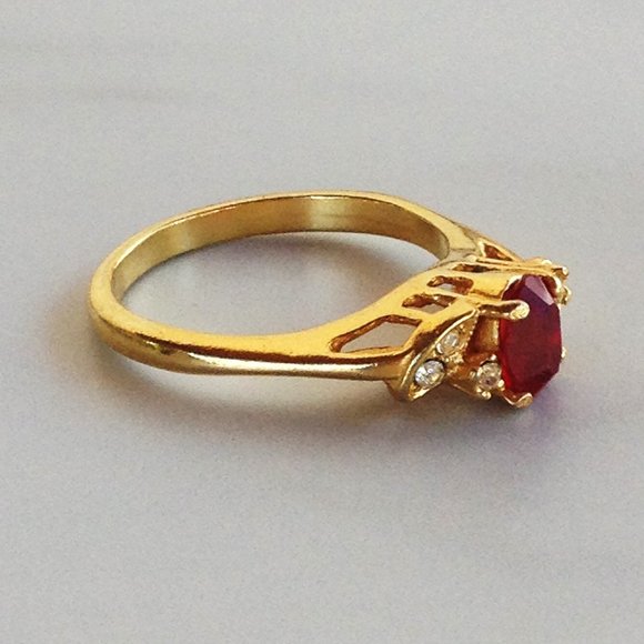 Fancy Gold Ring - Picture 2 of 3